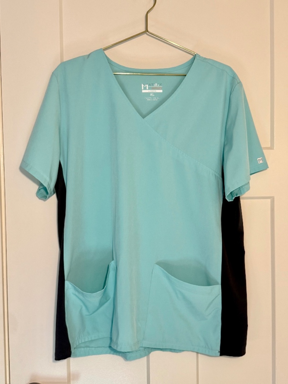 Maevn Matrix Aqua Black V-Neck Scrub Top Size XL